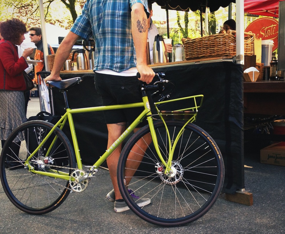 The Farmers Market. A bike with the soul of a pickup truck. Meant for gettin’ shit done, lugging around veggies, and having a few beers with the girls on the weekends. Makes it even easier to leave the car at home. 